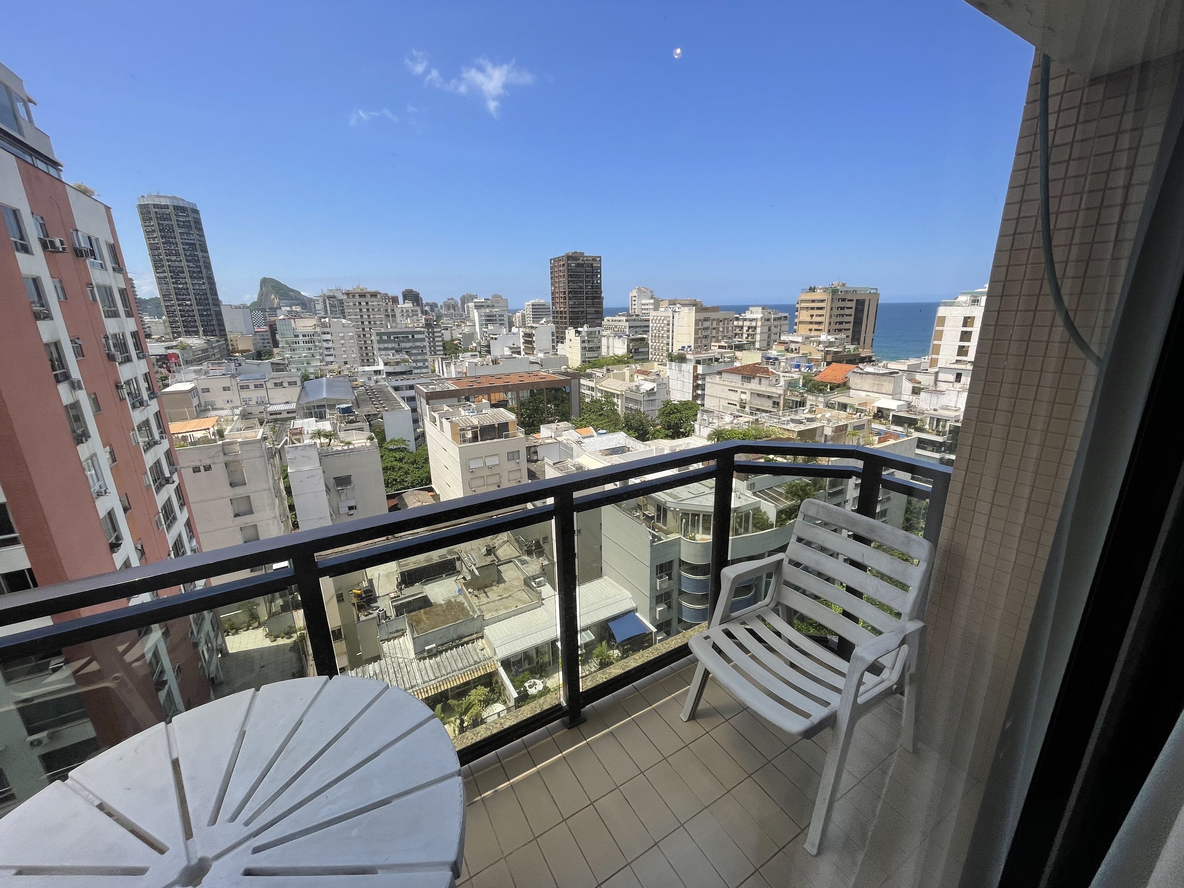 Top leblon 2 quartos sendo 1 suite