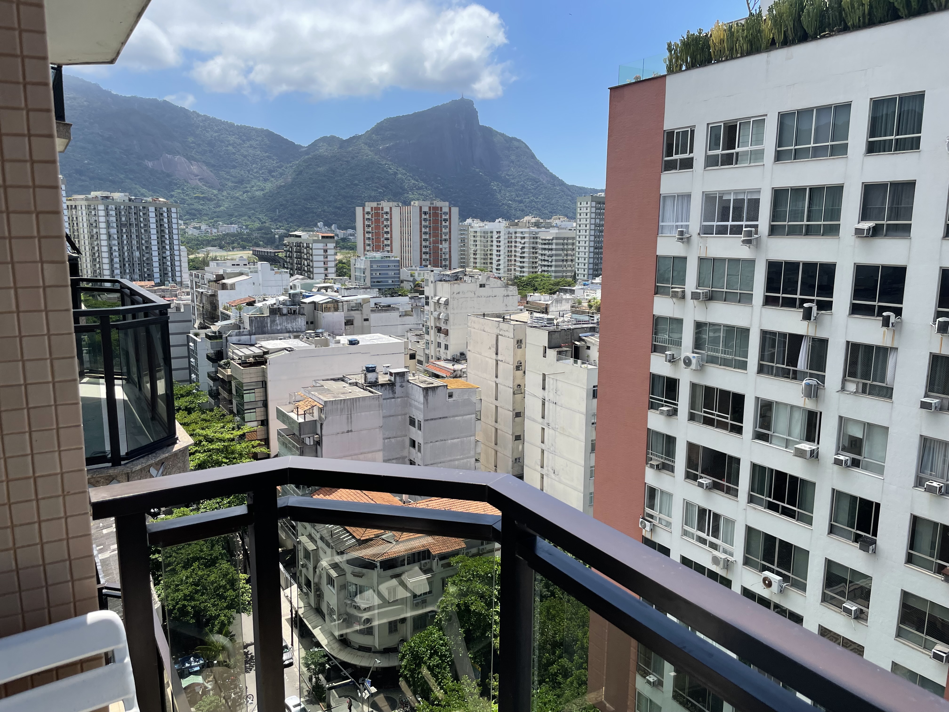 Top leblon 2 quartos sendo 1 suite