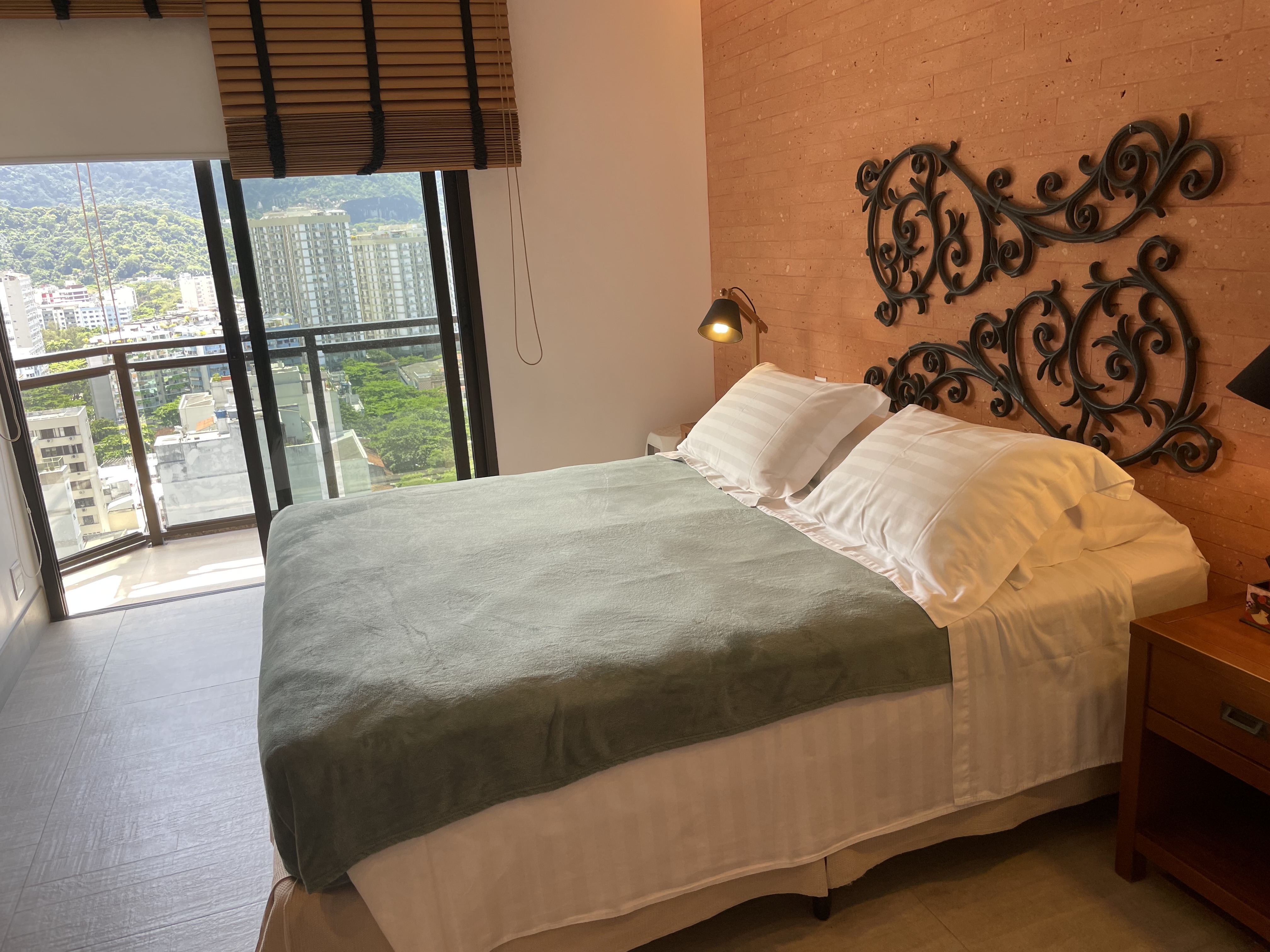 Top leblon 2 quartos sendo 1 suite