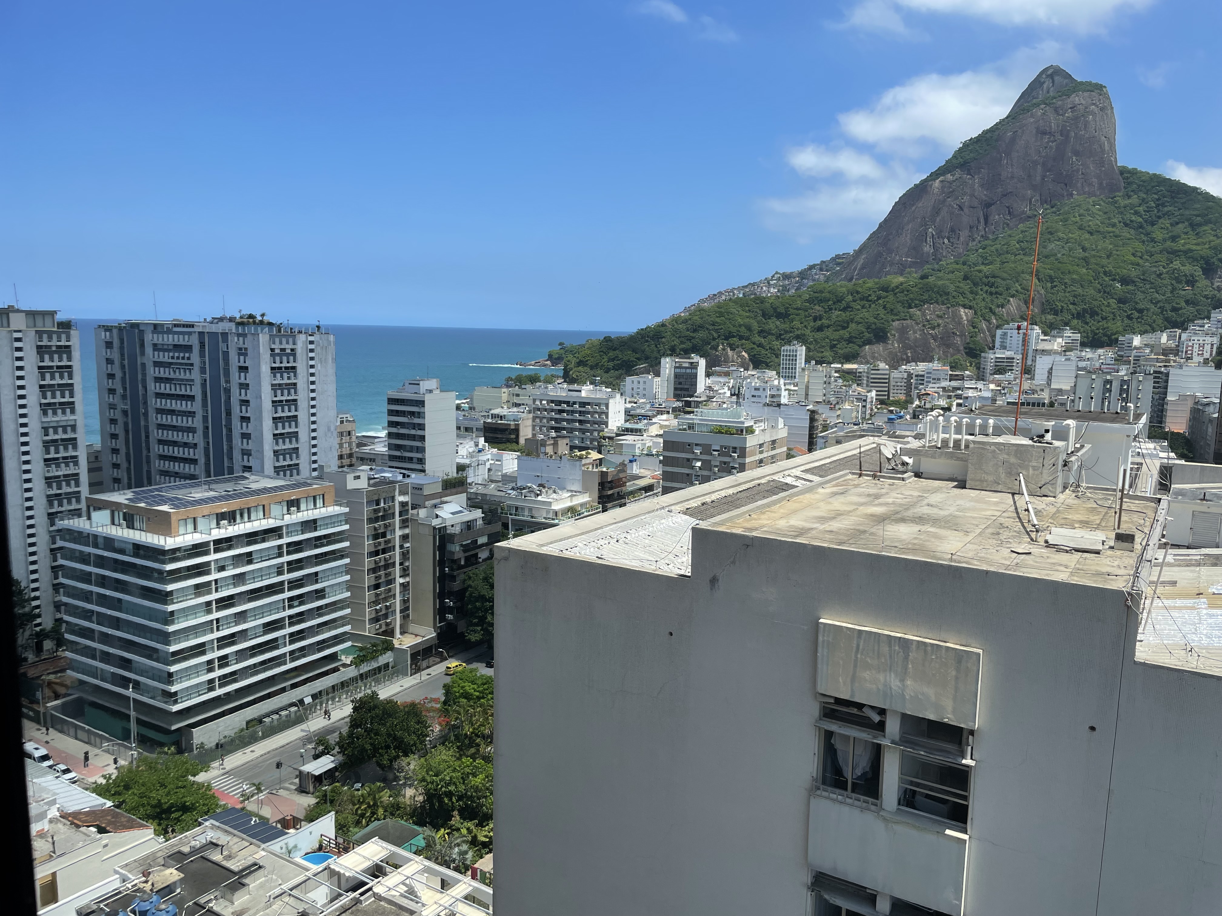 Top leblon 2 quartos sendo 1 suite