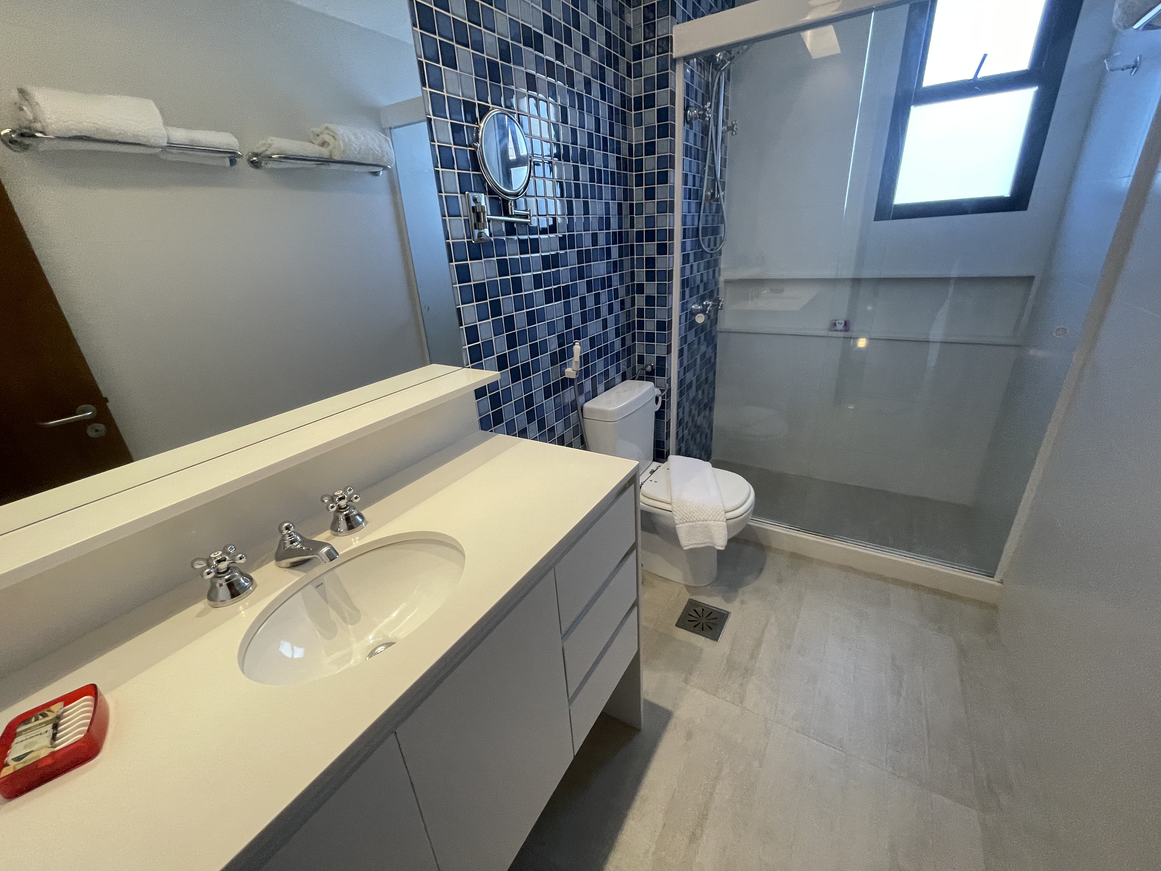 Top leblon 2 quartos sendo 1 suite