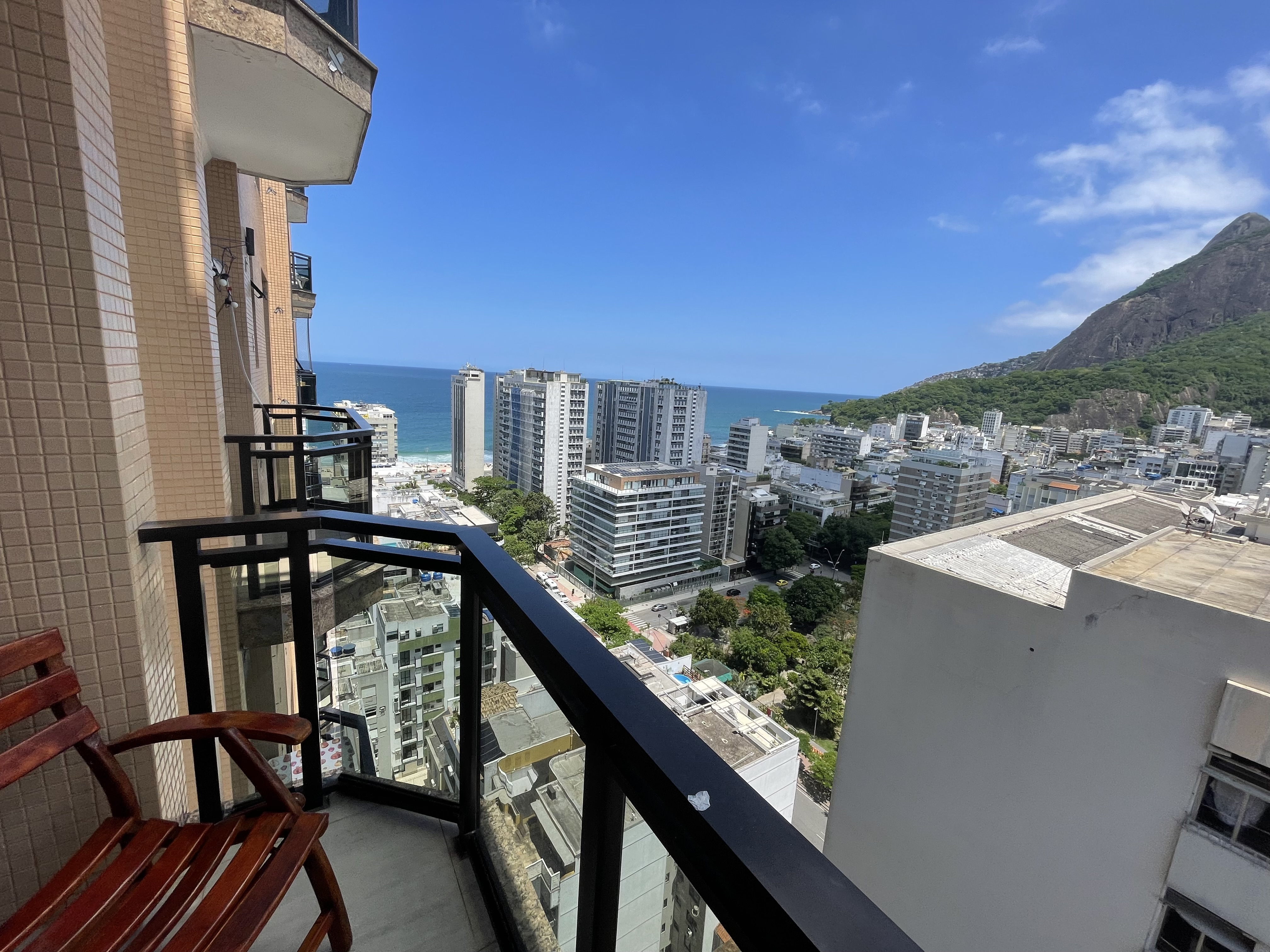 Top leblon 2 quartos sendo 1 suite