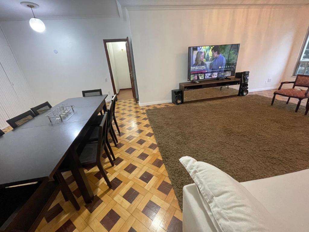 Dois quartos Copacabana central