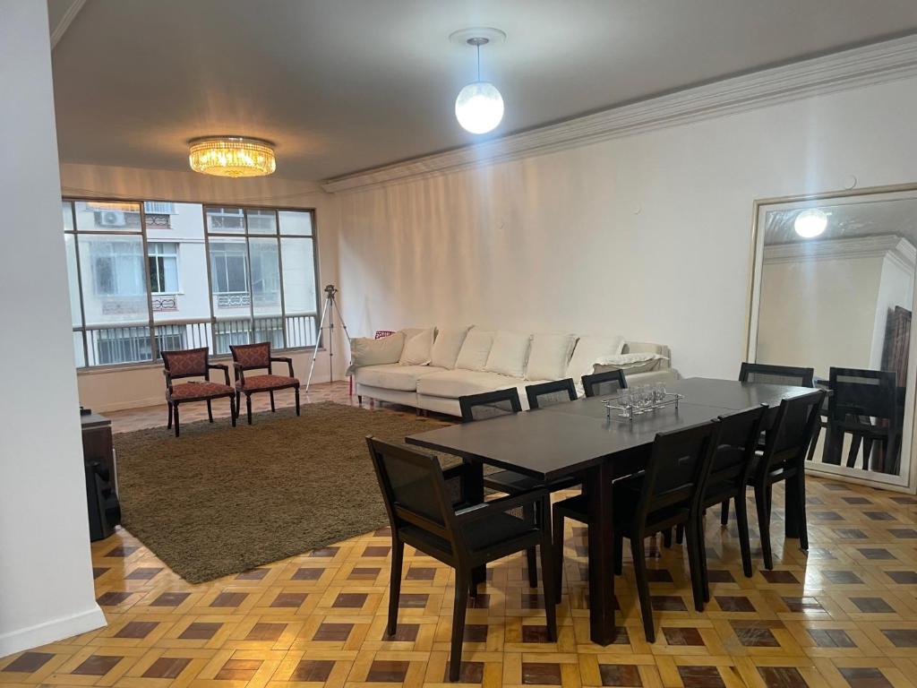 Dois quartos Copacabana central