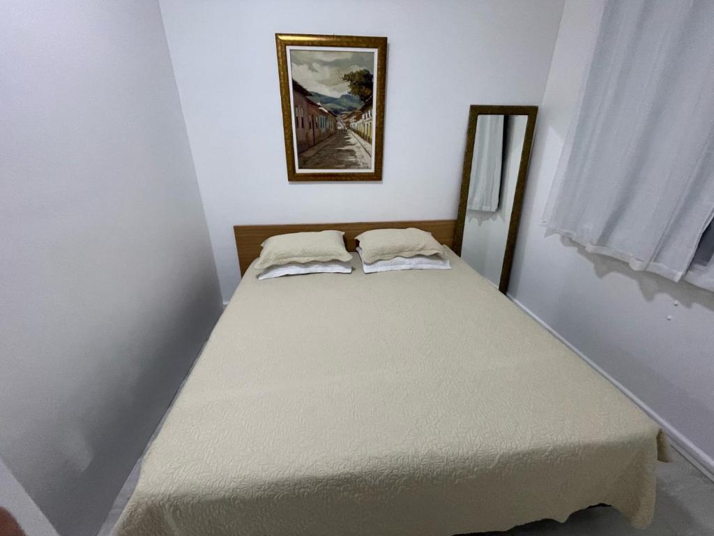 2 quartos, bem reformado, 2 banheiros, todo equipado