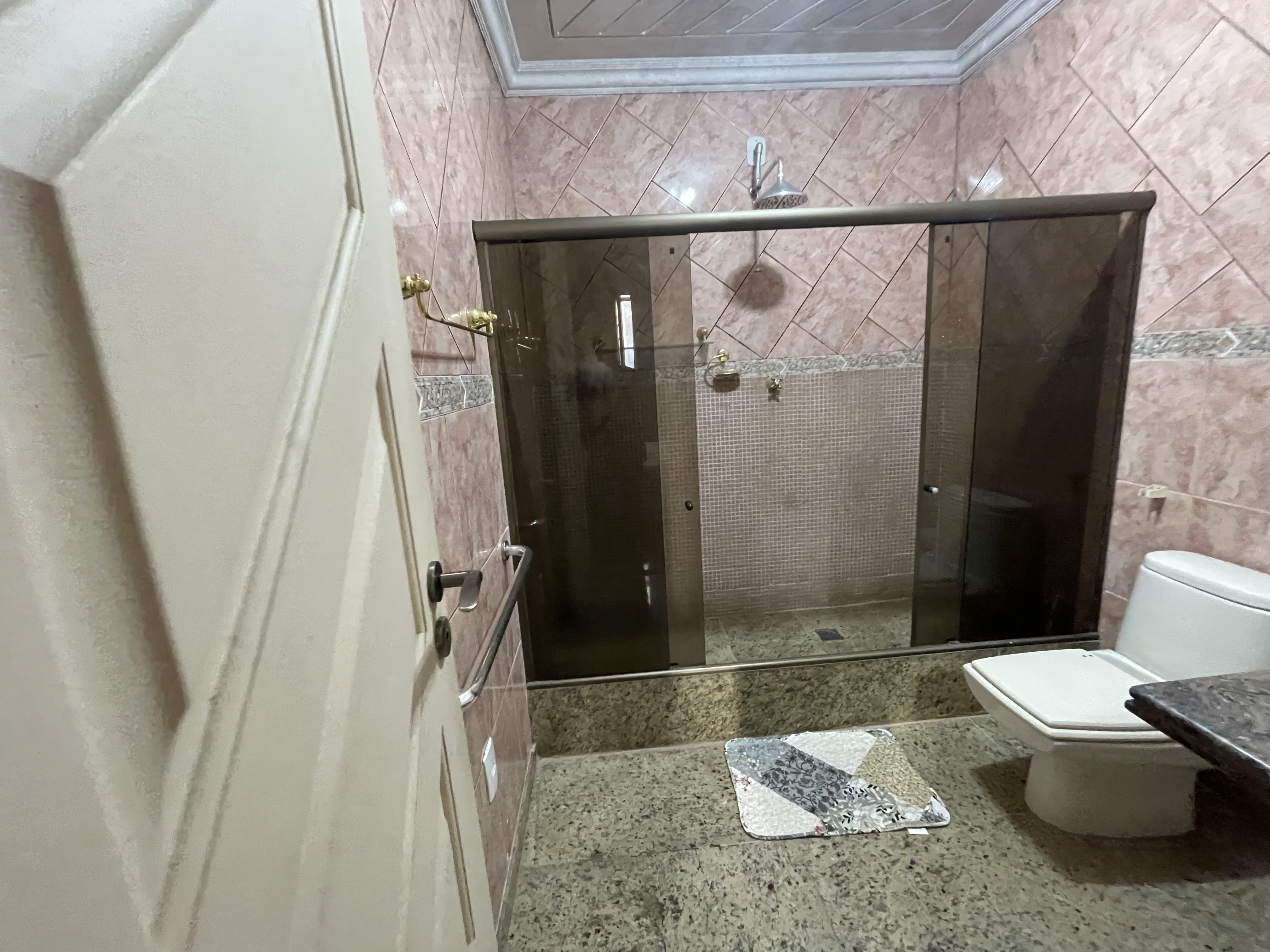 Quatro quartos próximo do Metrô Copacabana