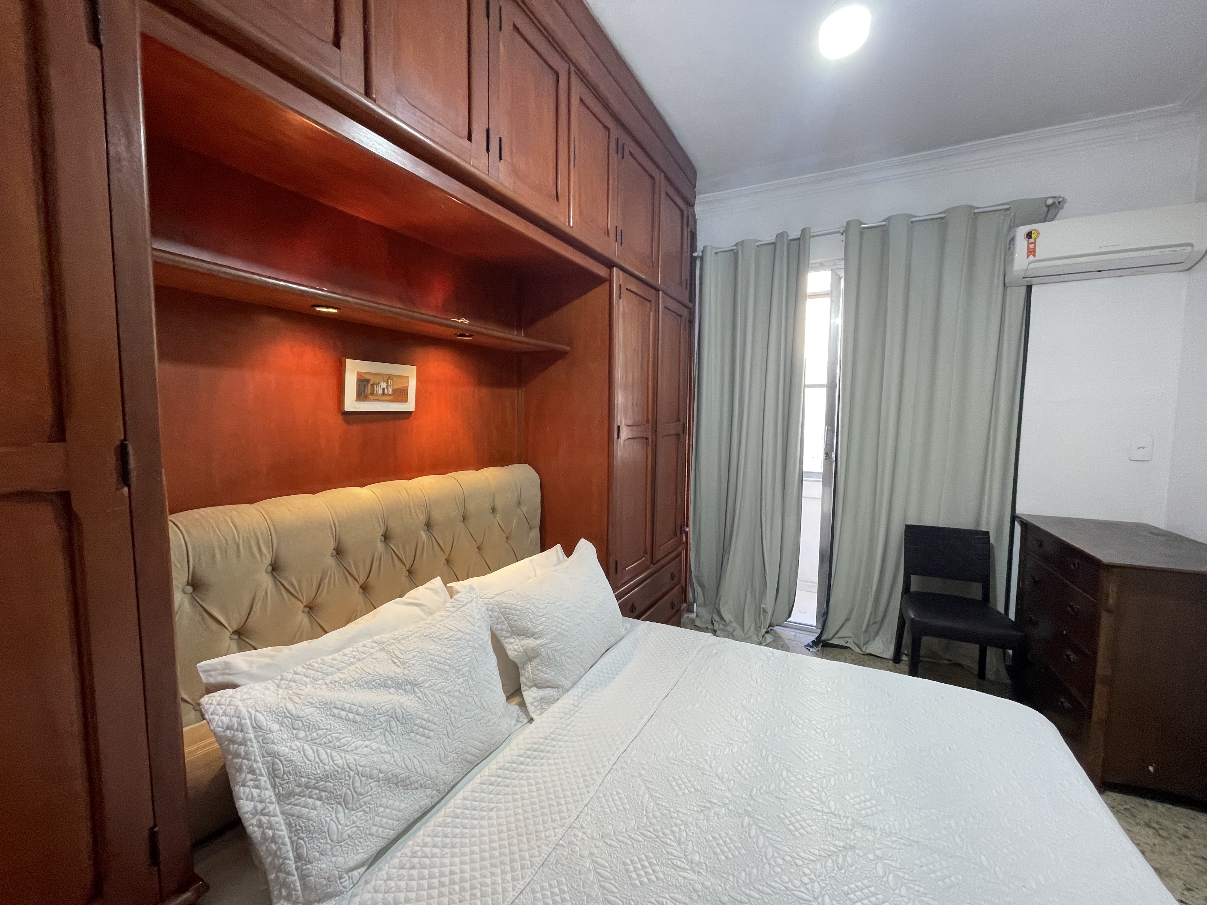 Quatro quartos próximo do Metrô Copacabana