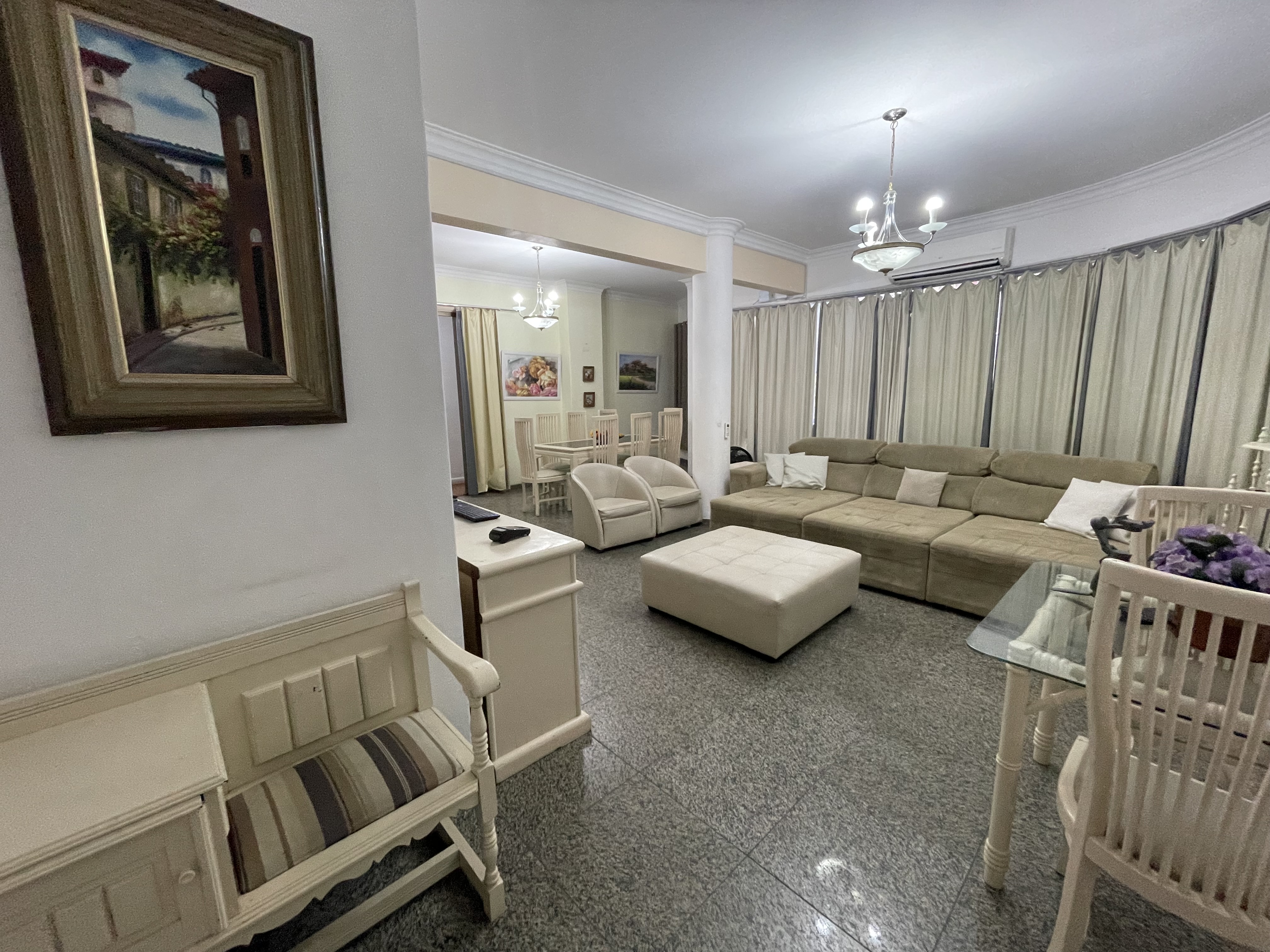 Quatro quartos próximo do Metrô Copacabana