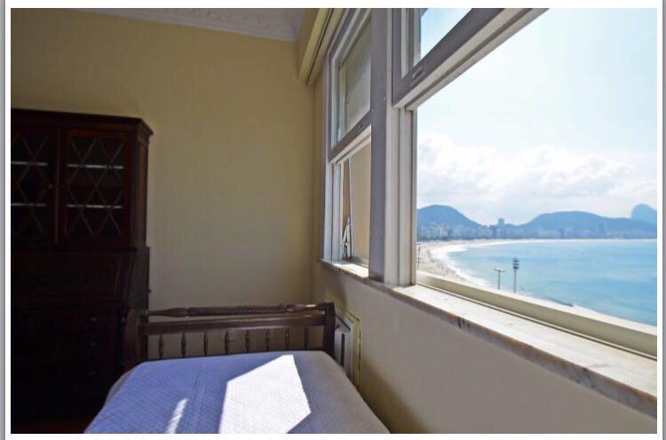 Apartamento Frontal Mar posto 6 Copacabana