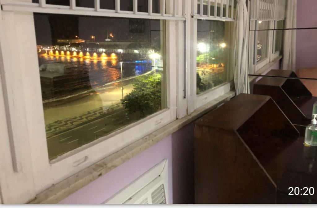 Apartamento Frontal Mar posto 6 Copacabana