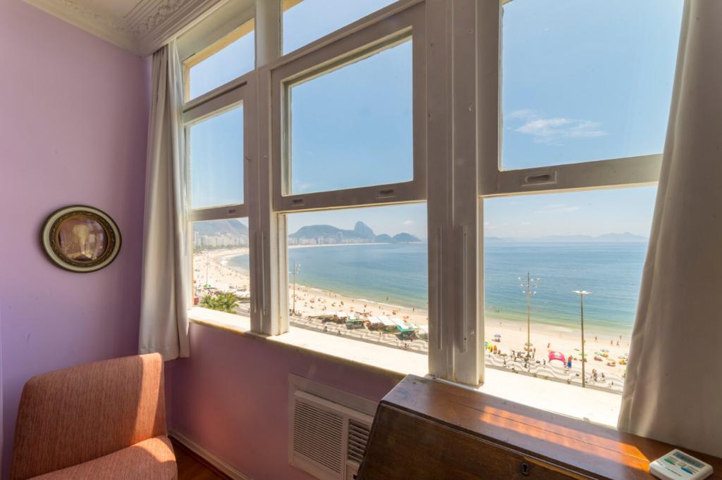 Apartamento Frontal Mar posto 6 Copacabana